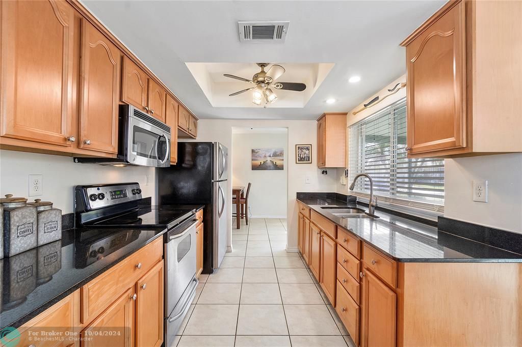 For Sale: $399,990 (2 beds, 2 baths, 1044 Square Feet)