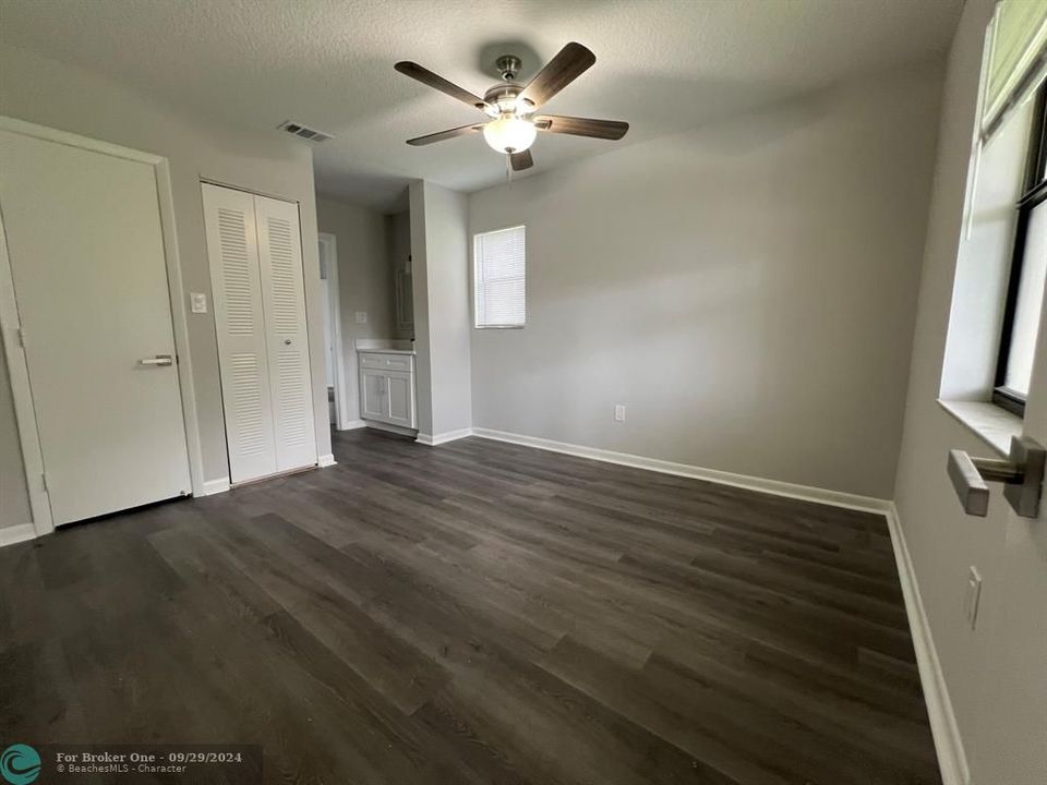 For Sale: $195,500 (2 beds, 2 baths, 775 Square Feet)