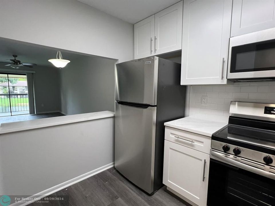 For Sale: $195,500 (2 beds, 2 baths, 775 Square Feet)