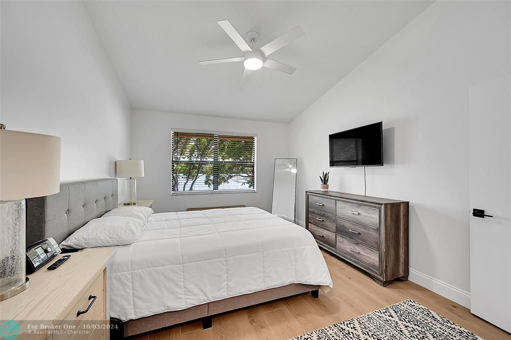 For Sale: $339,000 (2 beds, 2 baths, 1300 Square Feet)