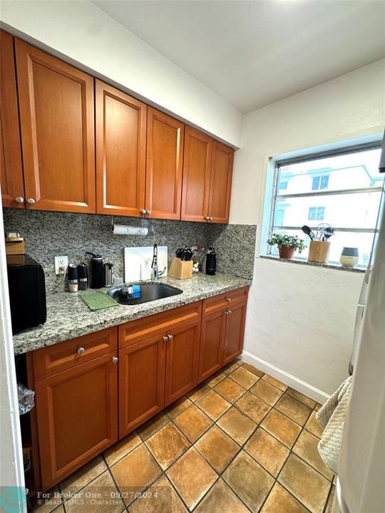 For Rent: $1,950 (1 beds, 1 baths, 570 Square Feet)