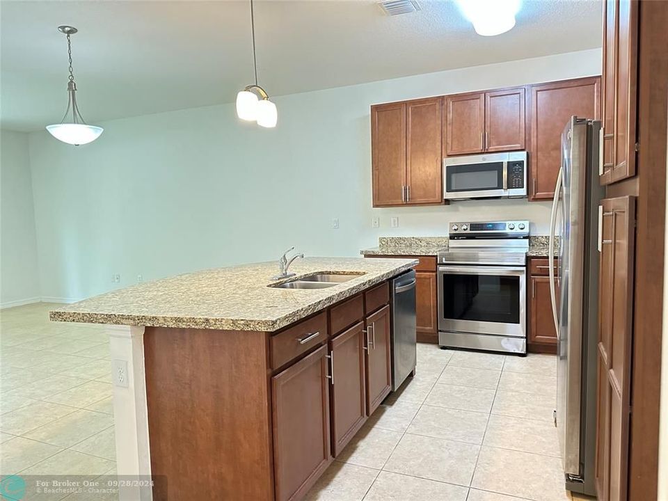 For Rent: $3,100 (3 beds, 2 baths, 1615 Square Feet)