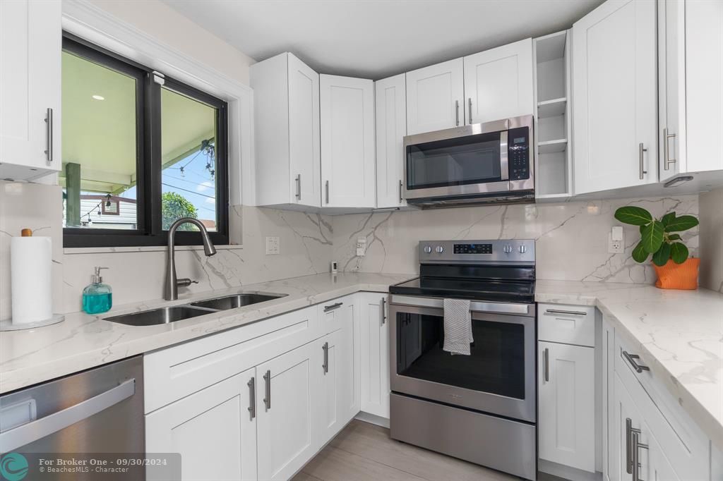 For Sale: $475,000 (2 beds, 1 baths, 960 Square Feet)