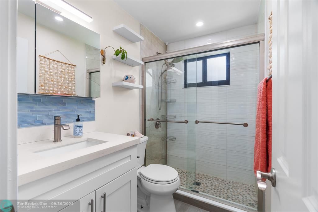 For Sale: $475,000 (2 beds, 1 baths, 960 Square Feet)