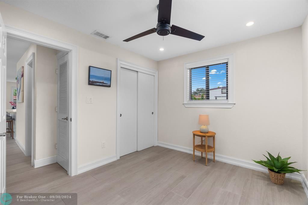 For Sale: $475,000 (2 beds, 1 baths, 960 Square Feet)