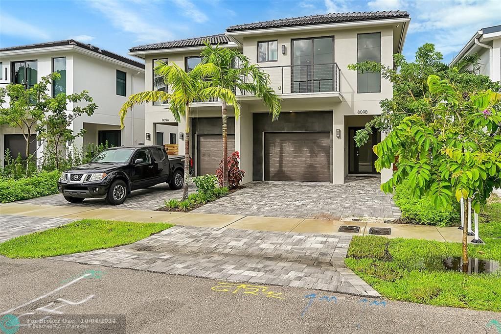 For Sale: $1,350,000 (3 beds, 4 baths, 2585 Square Feet)