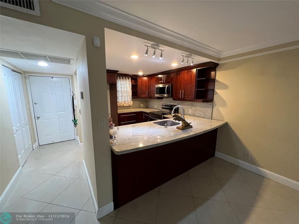 For Sale: $238,900 (2 beds, 2 baths, 1000 Square Feet)