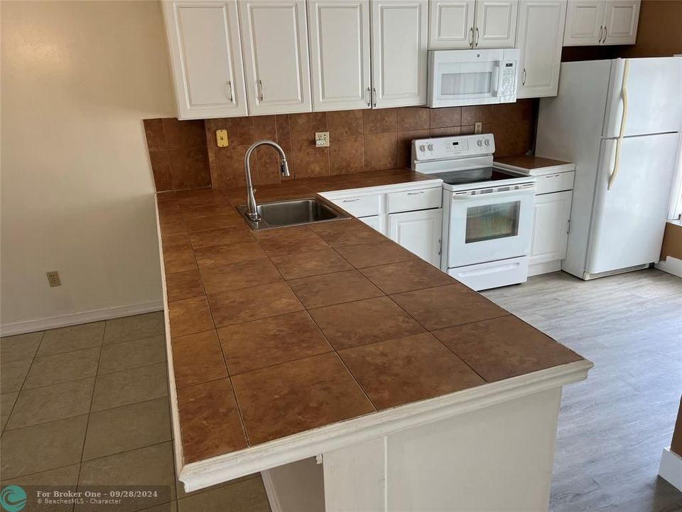 For Rent: $2,750 (2 beds, 2 baths, 7920 Square Feet)