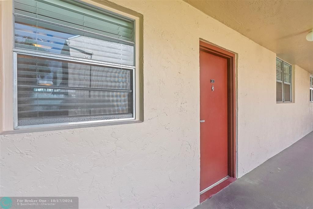 For Sale: $249,900 (2 beds, 2 baths, 1100 Square Feet)