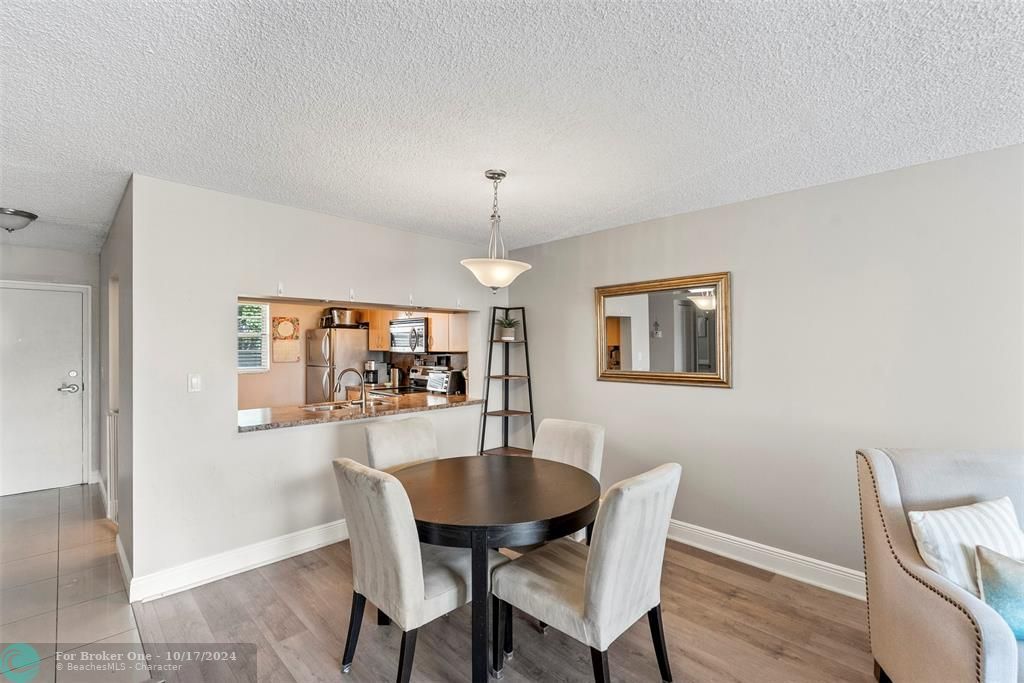 For Sale: $249,900 (2 beds, 2 baths, 1100 Square Feet)