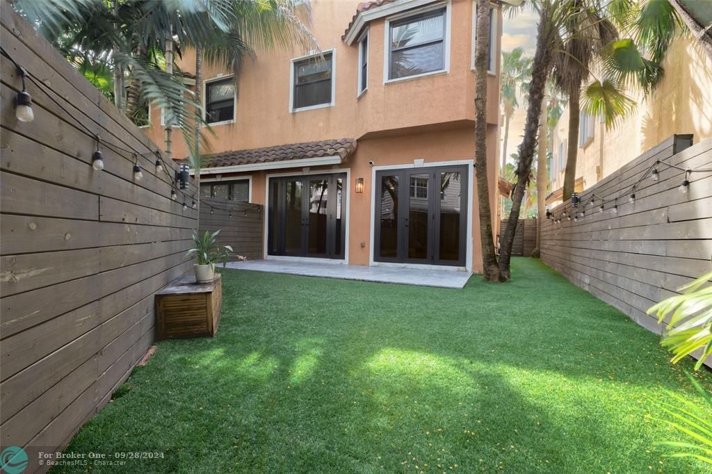 En Venta: $875,000 (4 camas, 3 baños, 2201 Pies cuadrados)