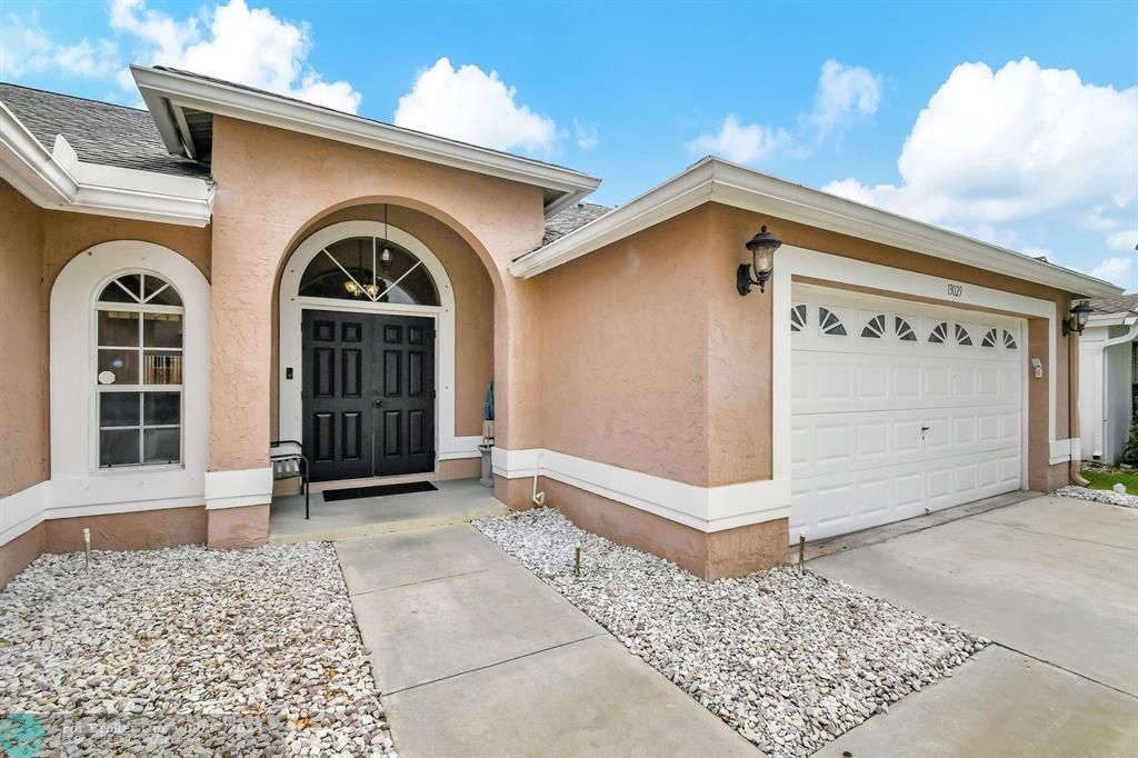 For Sale: $639,000 (3 beds, 2 baths, 2038 Square Feet)