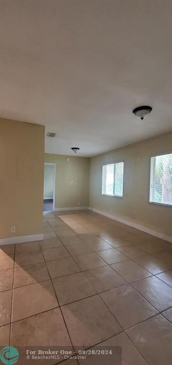 For Sale: $305,000 (2 beds, 2 baths, 830 Square Feet)