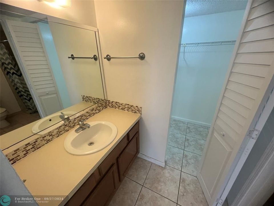 For Rent: $2,300 (2 beds, 2 baths, 1000 Square Feet)