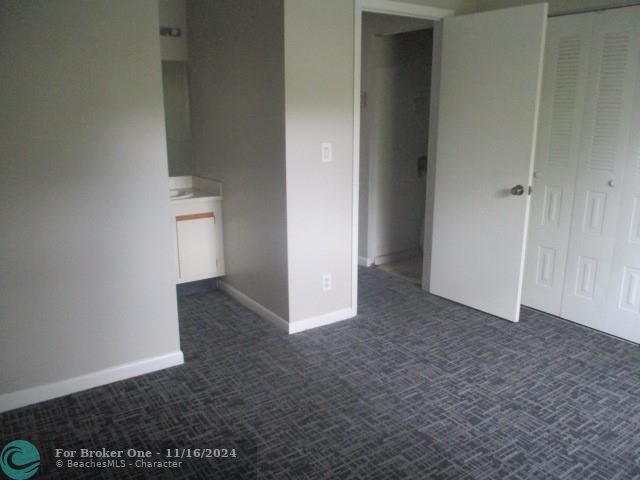 For Sale: $275,500 (2 beds, 1 baths, 1040 Square Feet)