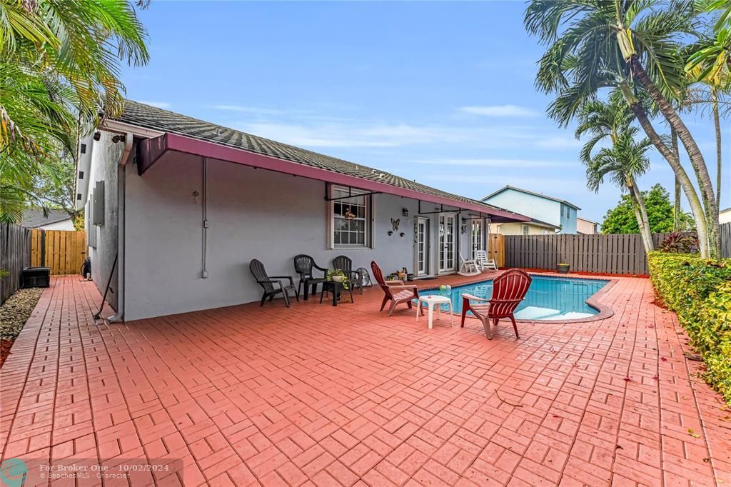 For Sale: $739,000 (4 beds, 3 baths, 1945 Square Feet)