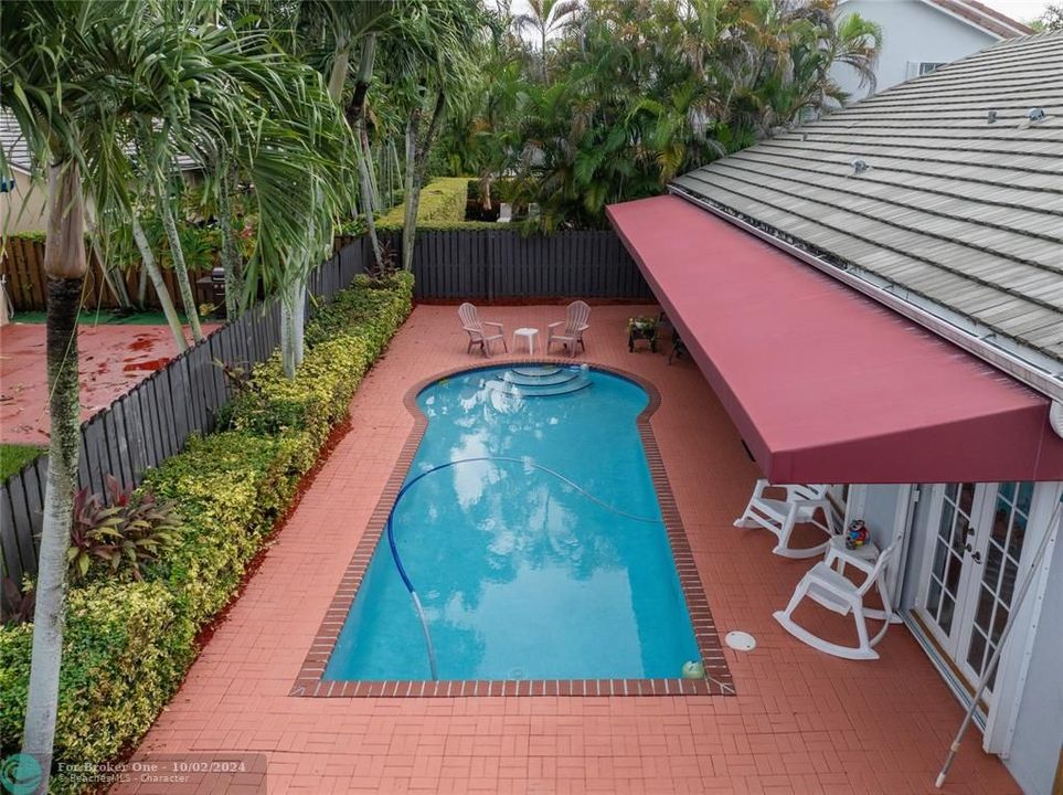 En Venta: $739,000 (4 camas, 3 baños, 1945 Pies cuadrados)