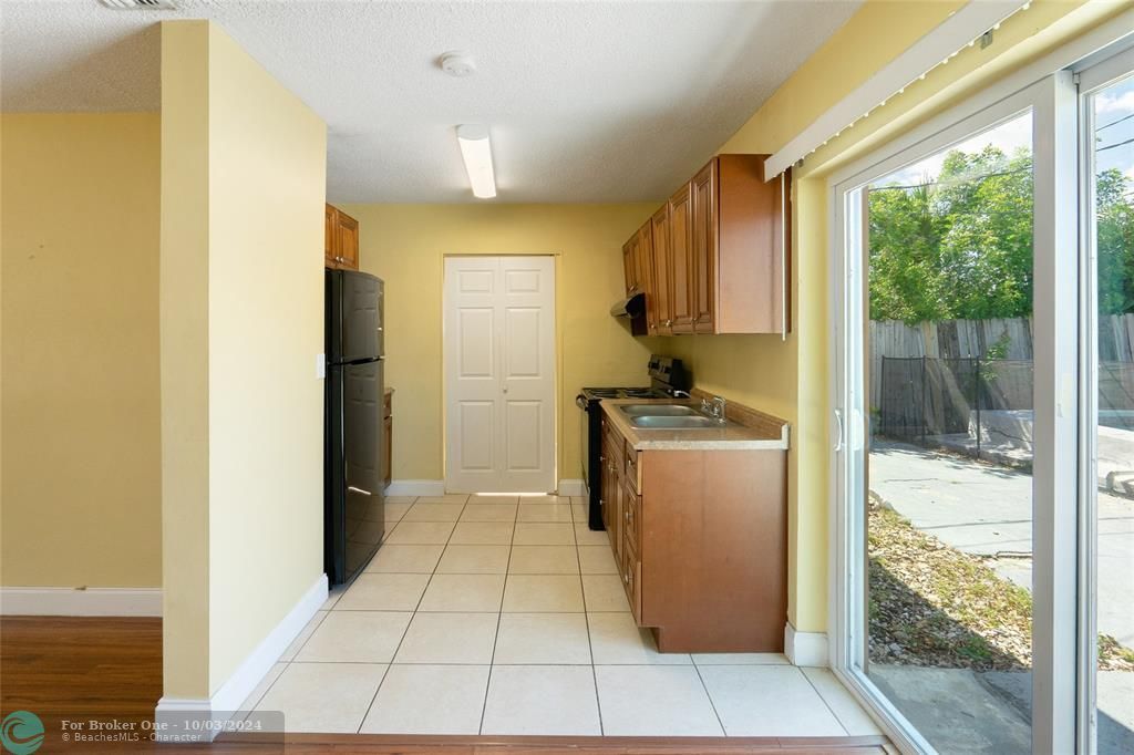 For Sale: $379,900 (3 beds, 2 baths, 1036 Square Feet)