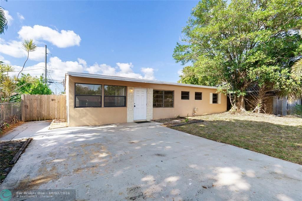 For Sale: $379,900 (3 beds, 2 baths, 1036 Square Feet)