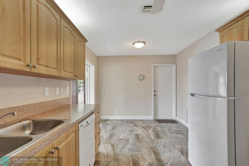 For Sale: $390,000 (2 beds, 2 baths, 1587 Square Feet)