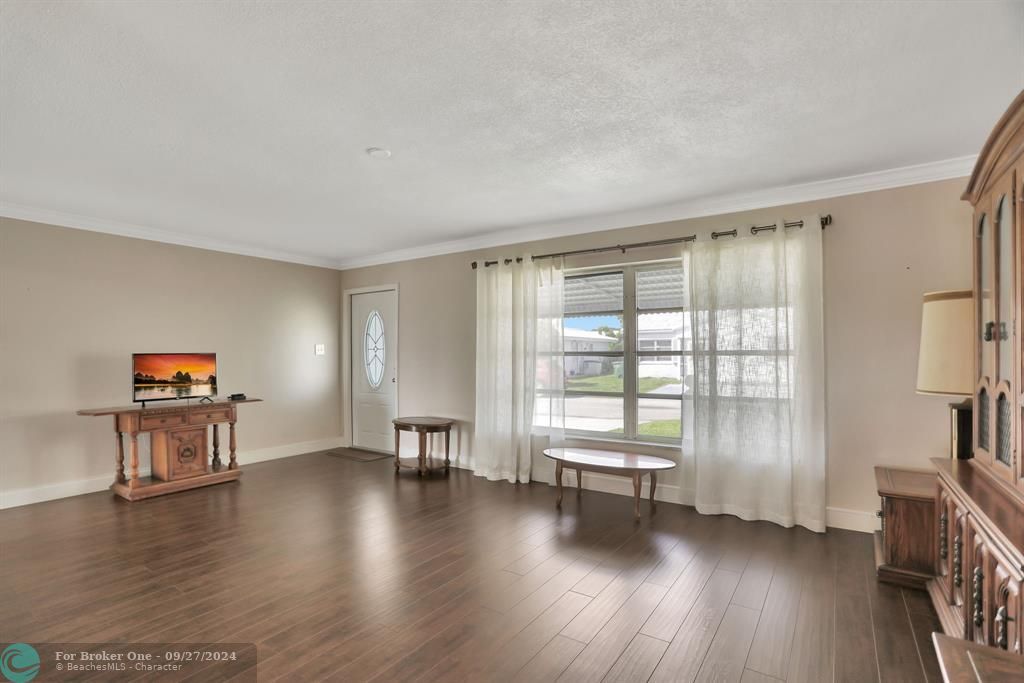 For Sale: $390,000 (2 beds, 2 baths, 1587 Square Feet)