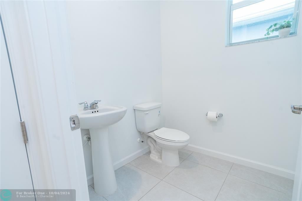 For Rent: $3,300 (3 beds, 2 baths, 1998 Square Feet)