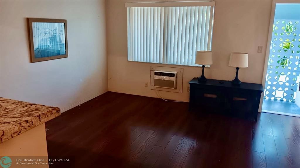 For Rent: $1,450 (1 beds, 1 baths, 600 Square Feet)