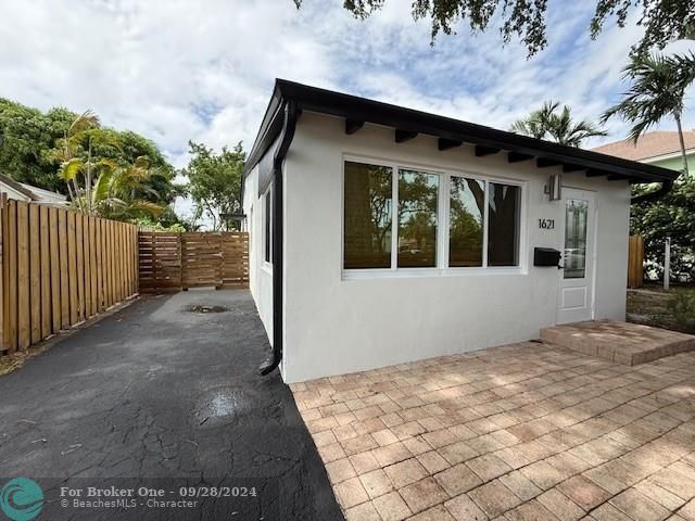 For Sale: $3,495 (2 beds, 2 baths, 1350 Square Feet)