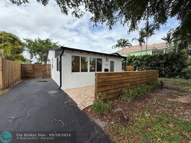 For Sale: $3,495 (2 beds, 2 baths, 1350 Square Feet)