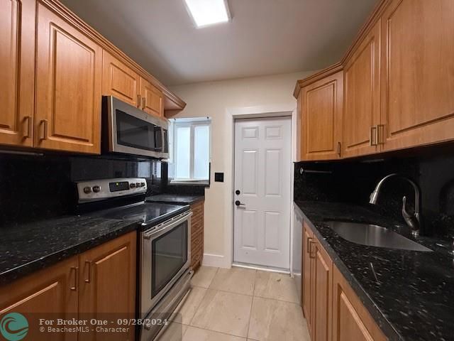 For Sale: $3,495 (2 beds, 2 baths, 1350 Square Feet)