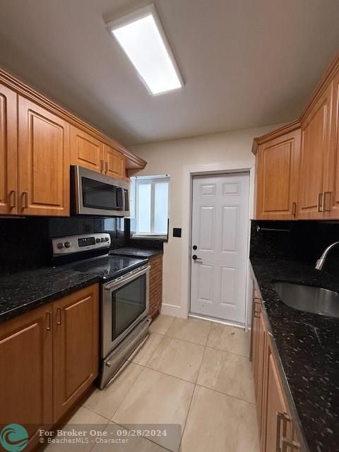 For Sale: $3,495 (2 beds, 2 baths, 1350 Square Feet)