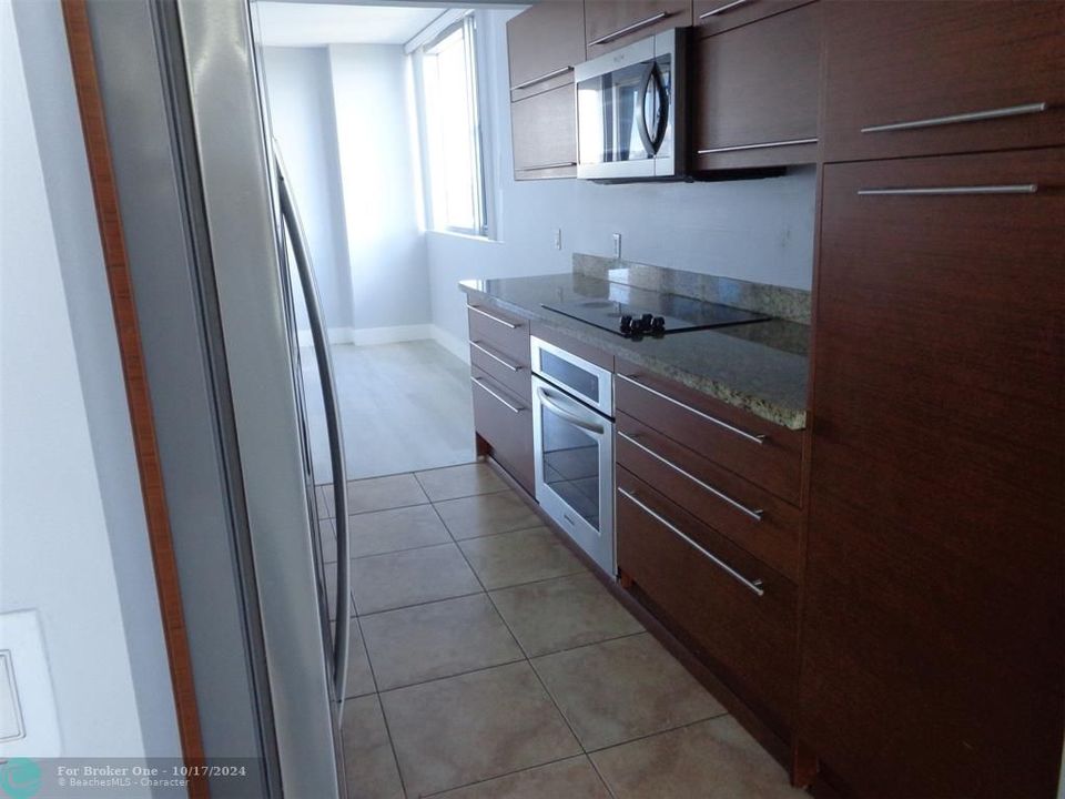 В аренду: $3,500 (3 спален, 3 ванн, 1700 Квадратных фут)