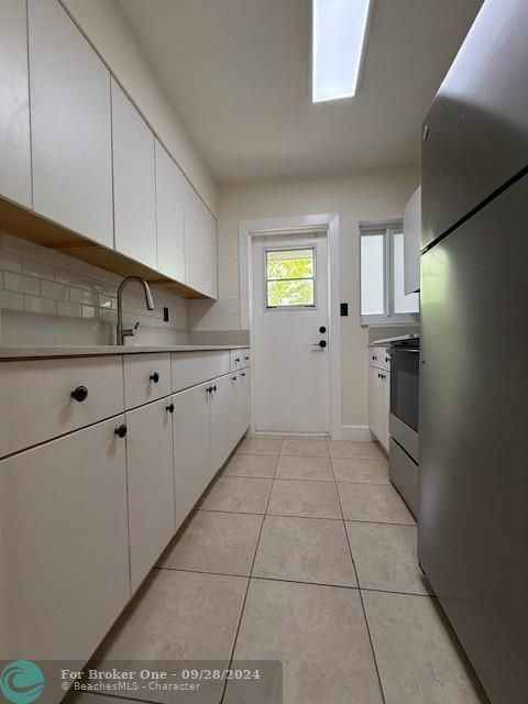 For Sale: $2,495 (1 beds, 1 baths, 1023 Square Feet)