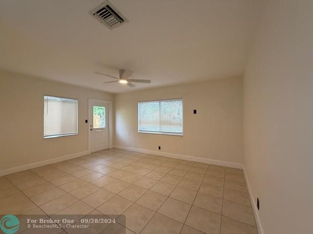 For Sale: $2,495 (1 beds, 1 baths, 1023 Square Feet)