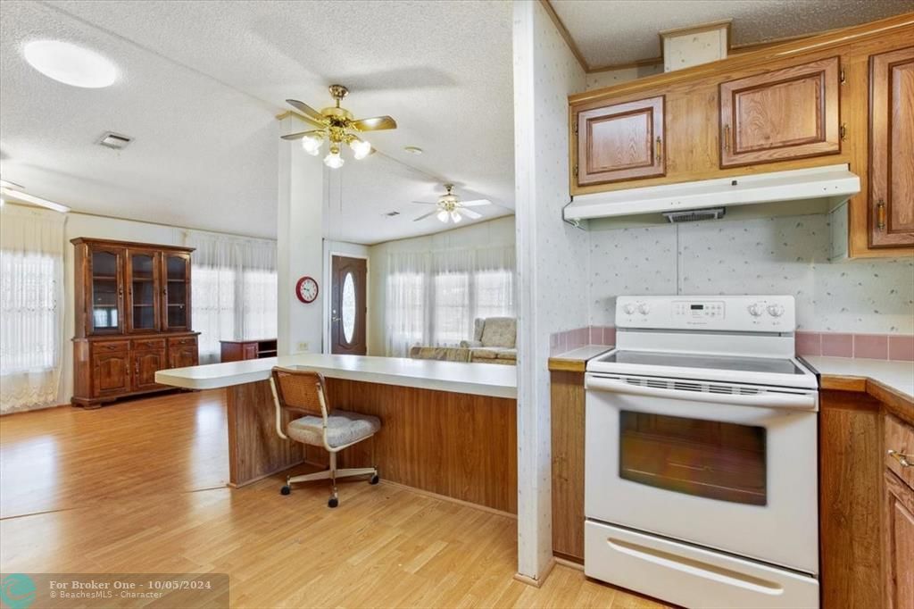 For Sale: $170,000 (2 beds, 2 baths, 1396 Square Feet)