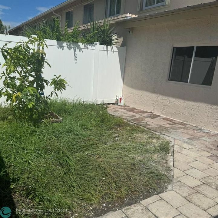 For Sale: $360,000 (3 beds, 2 baths, 1369 Square Feet)