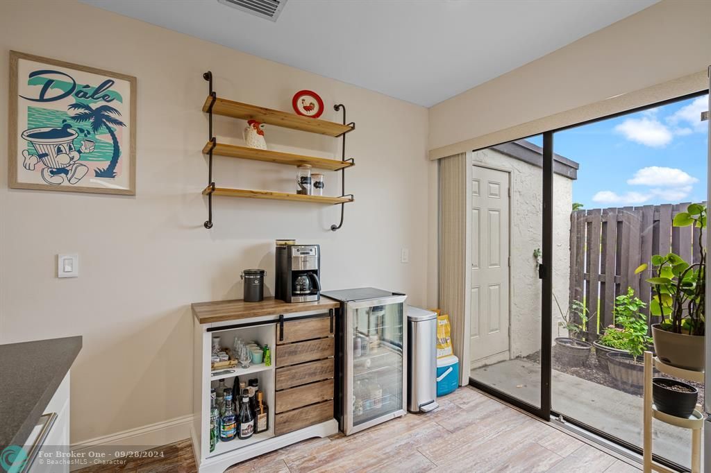 For Sale: $404,900 (2 beds, 2 baths, 940 Square Feet)