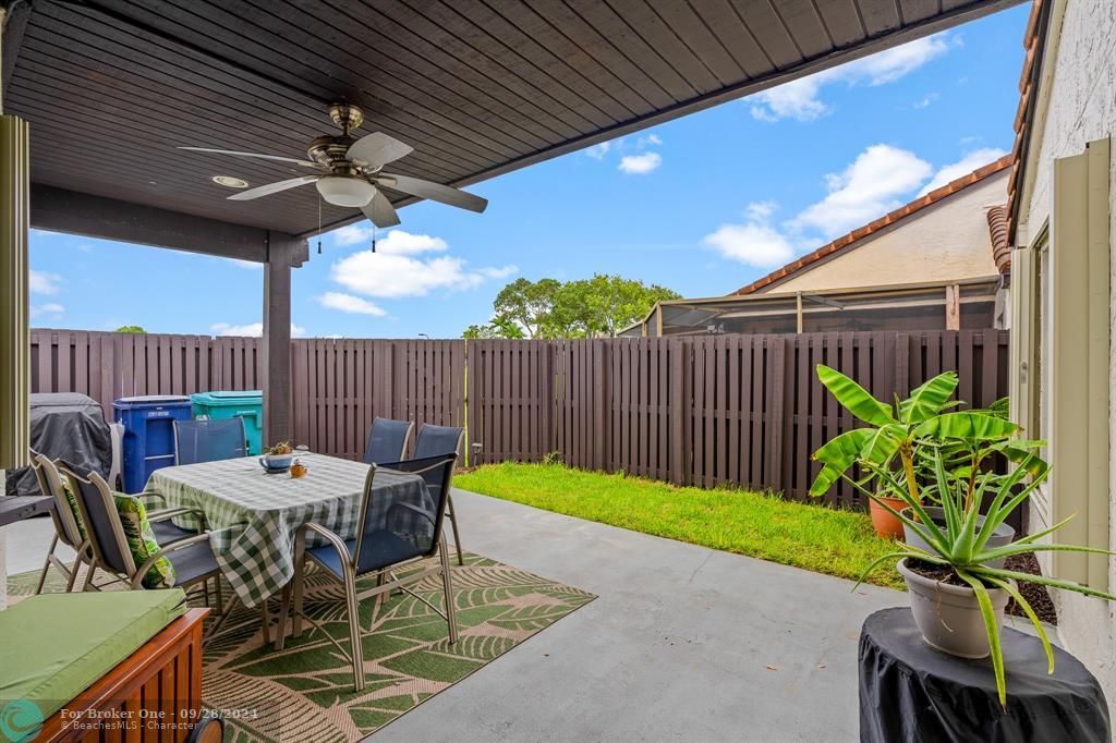 For Sale: $404,900 (2 beds, 2 baths, 940 Square Feet)