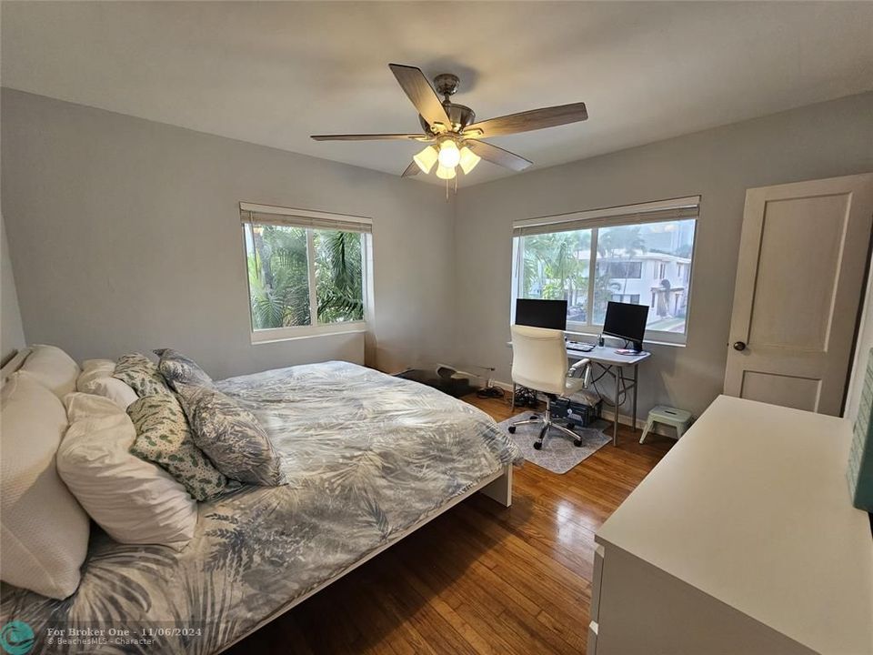 For Sale: $228,000 (1 beds, 1 baths, 700 Square Feet)