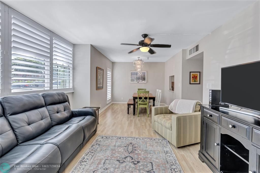 For Sale: $275,000 (2 beds, 2 baths, 1080 Square Feet)