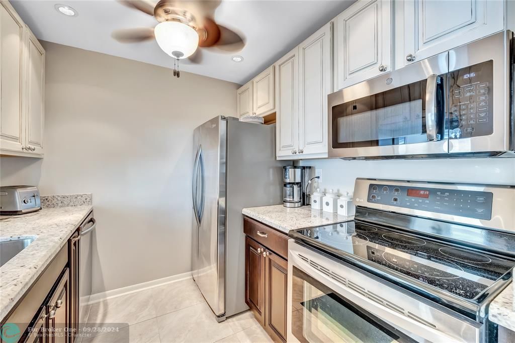 For Sale: $275,000 (2 beds, 2 baths, 1080 Square Feet)