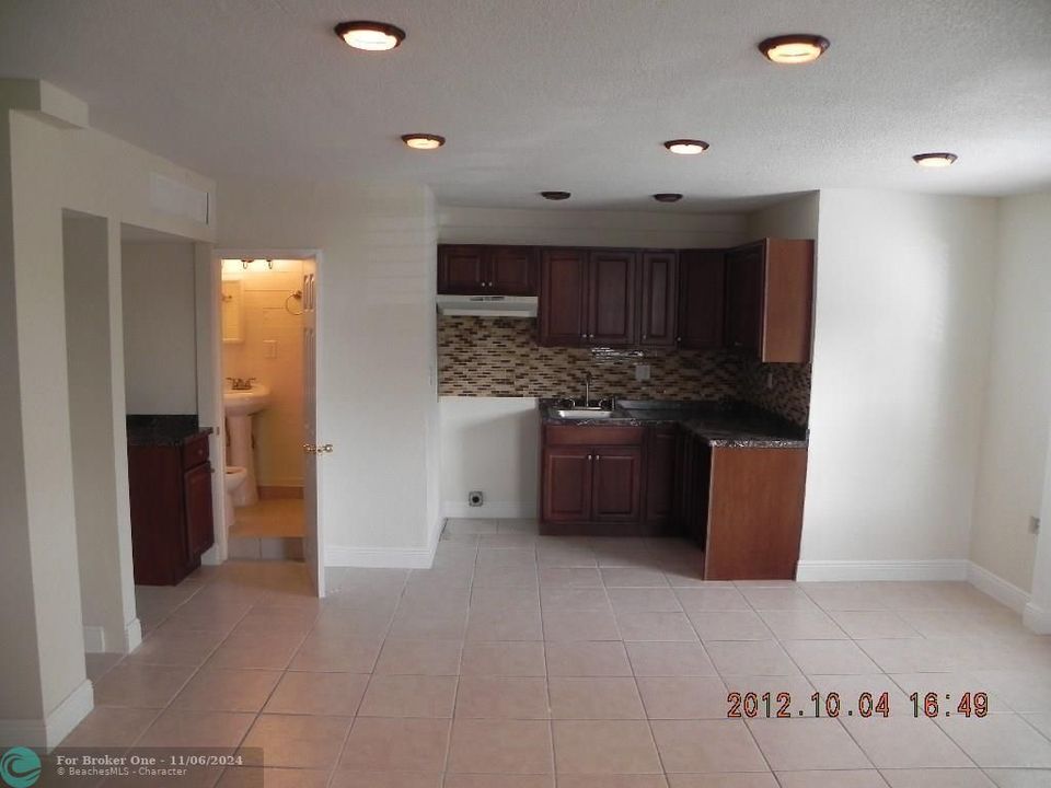 For Rent: $1,600 (1 beds, 2 baths, 1120 Square Feet)