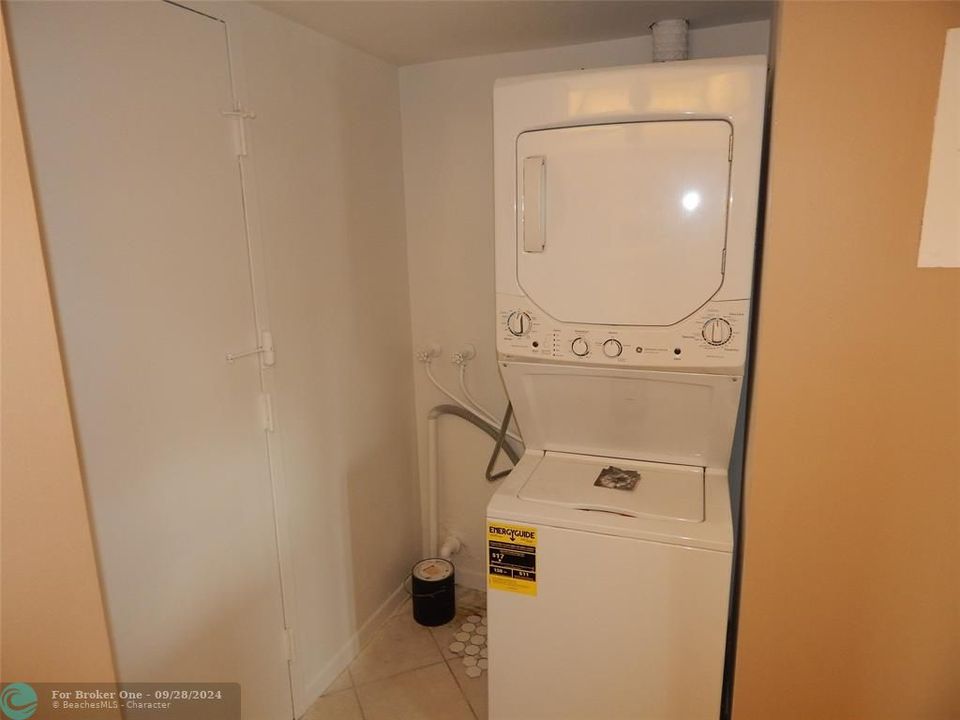 В аренду: $2,300 (2 спален, 2 ванн, 1020 Квадратных фут)