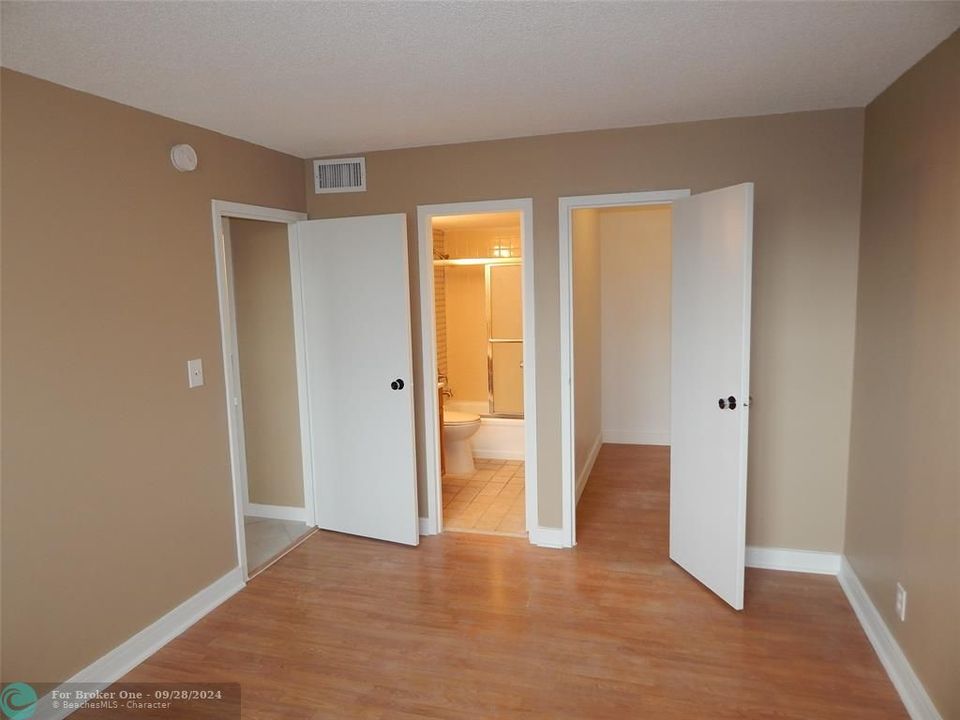 For Rent: $2,300 (2 beds, 2 baths, 1020 Square Feet)