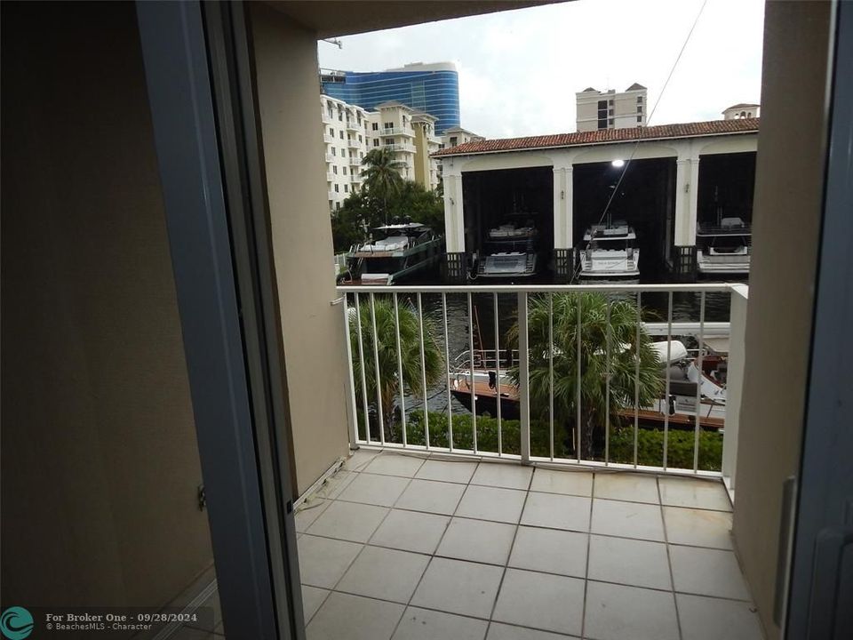 For Rent: $2,300 (2 beds, 2 baths, 1020 Square Feet)