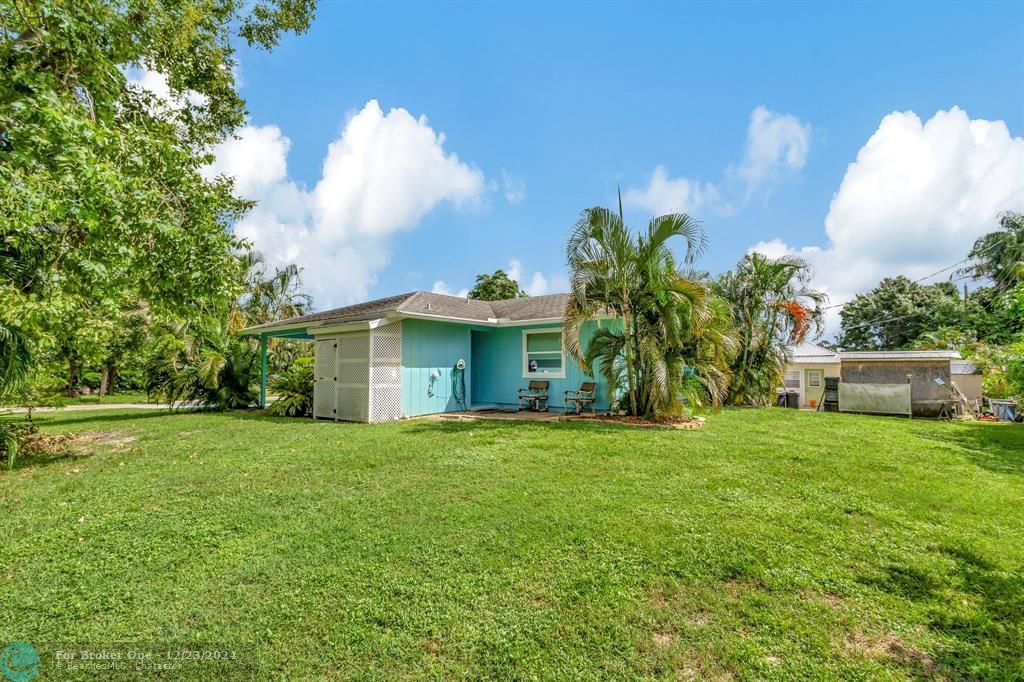 Active With Contract: $319,900 (2 beds, 1 baths, 912 Square Feet)