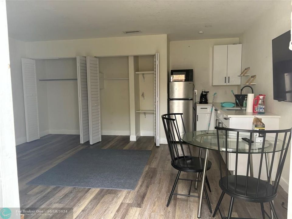 For Sale: $1,500 (0 beds, 1 baths, 2328 Square Feet)