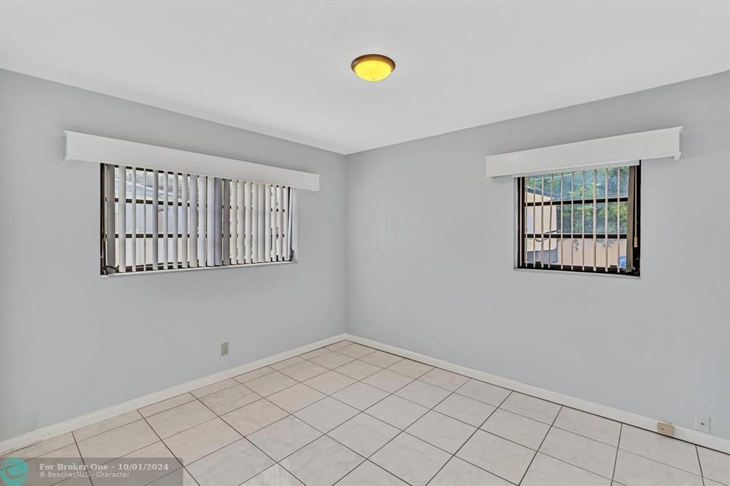 For Sale: $429,000 (2 beds, 1 baths, 1030 Square Feet)