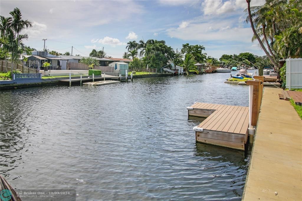 For Sale: $800,000 (3 beds, 3 baths, 1361 Square Feet)