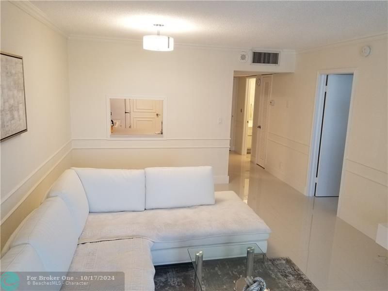 For Rent: $2,500 (1 beds, 1 baths, 819 Square Feet)